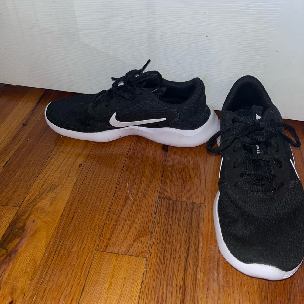 Women’s Nike sneakers